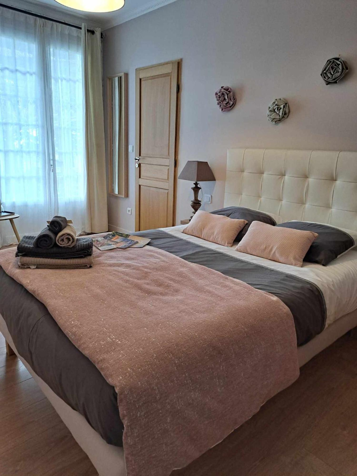 Bed and Breakfast A L'Ombre De La Treille -Proche Saint-Emilion Zewnętrze zdjęcie